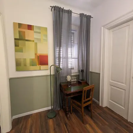 Conti 的里雅斯特